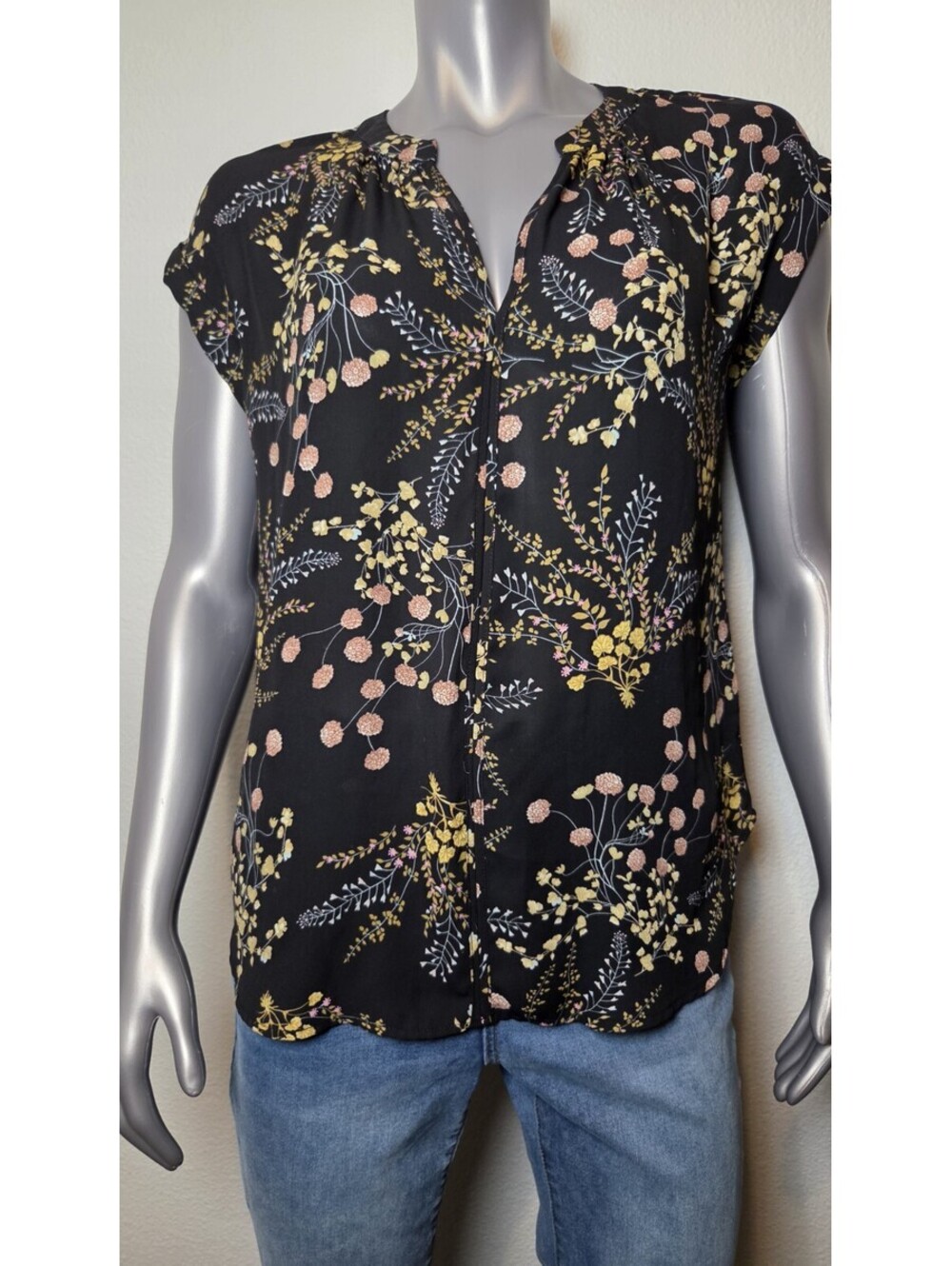 Philosophy Republic Clothing Black floral shirt Blouse V-neck cap sleeve Size M